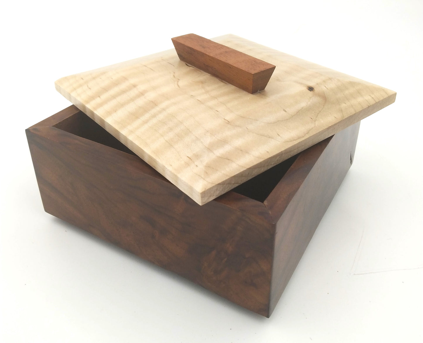 Claro Walnut, Tiger Maple box