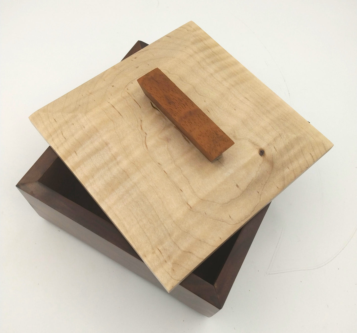 Claro Walnut, Tiger Maple box